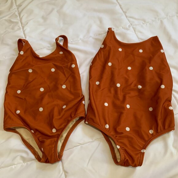 Roolee Mommy & Me Rust Polka Dot Swimsuit Set (M, 6/7, 4/5, 2T) - Picture 5 of 14
